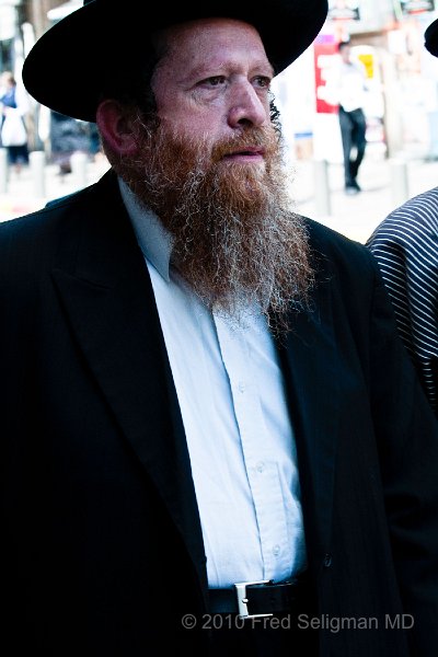 20100409_115040 D300 (2).jpg - Man,  Mea Shearim